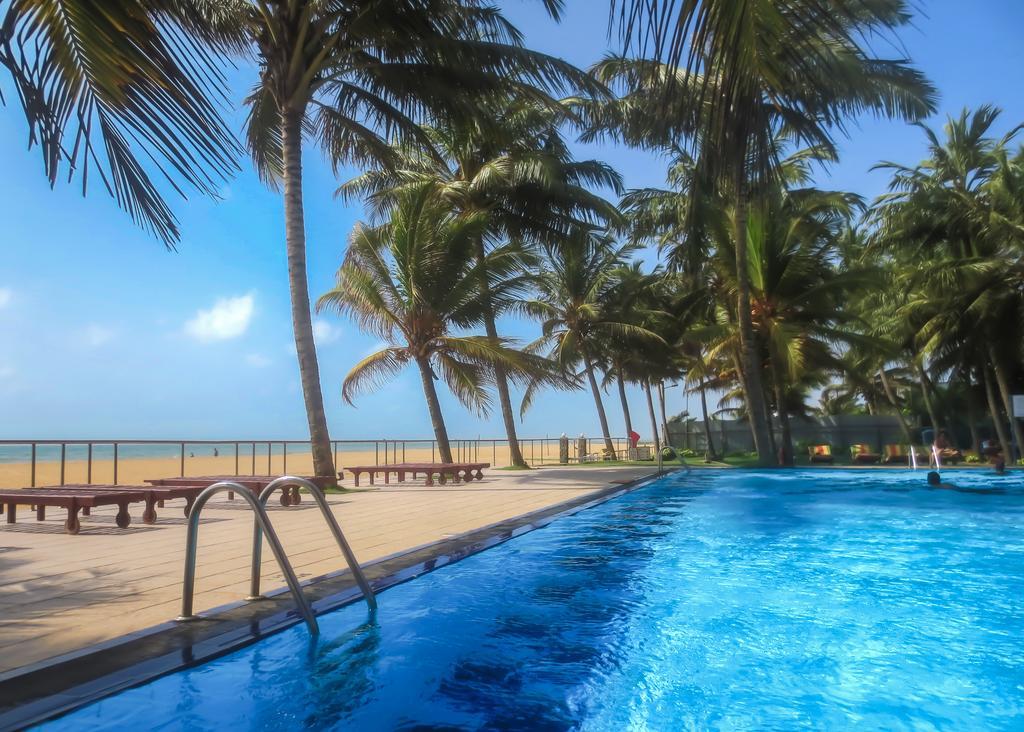 Camelot Beach Hotel Negombo Exterior foto